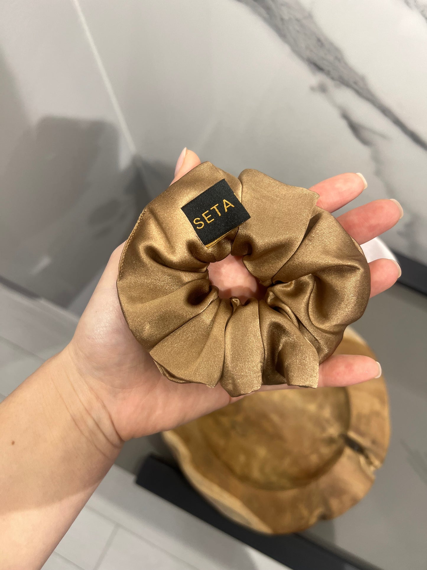 Scrunchie in seta color oro antico