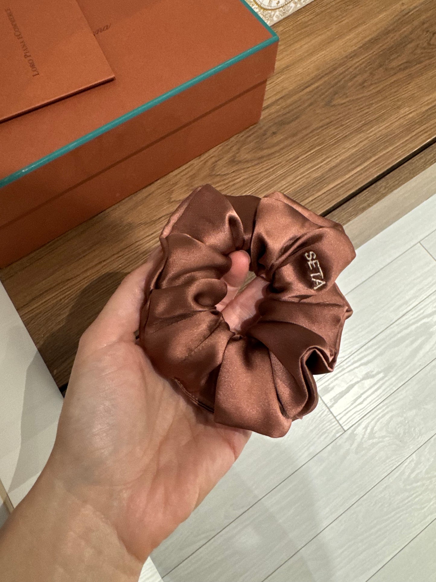 Poudre Silk Scrunchie