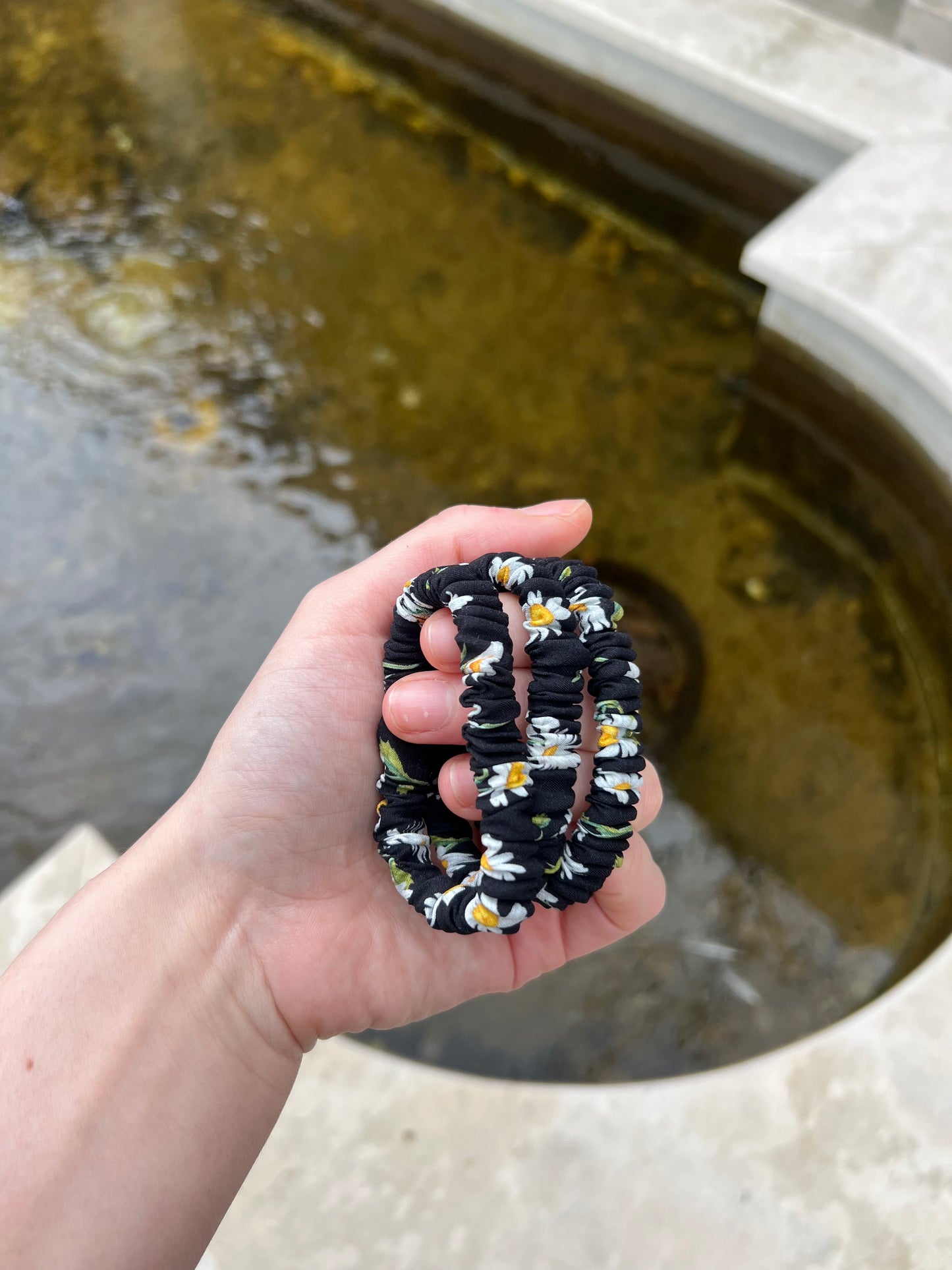 Daisy 3 Pack Small Silk Scrunchies