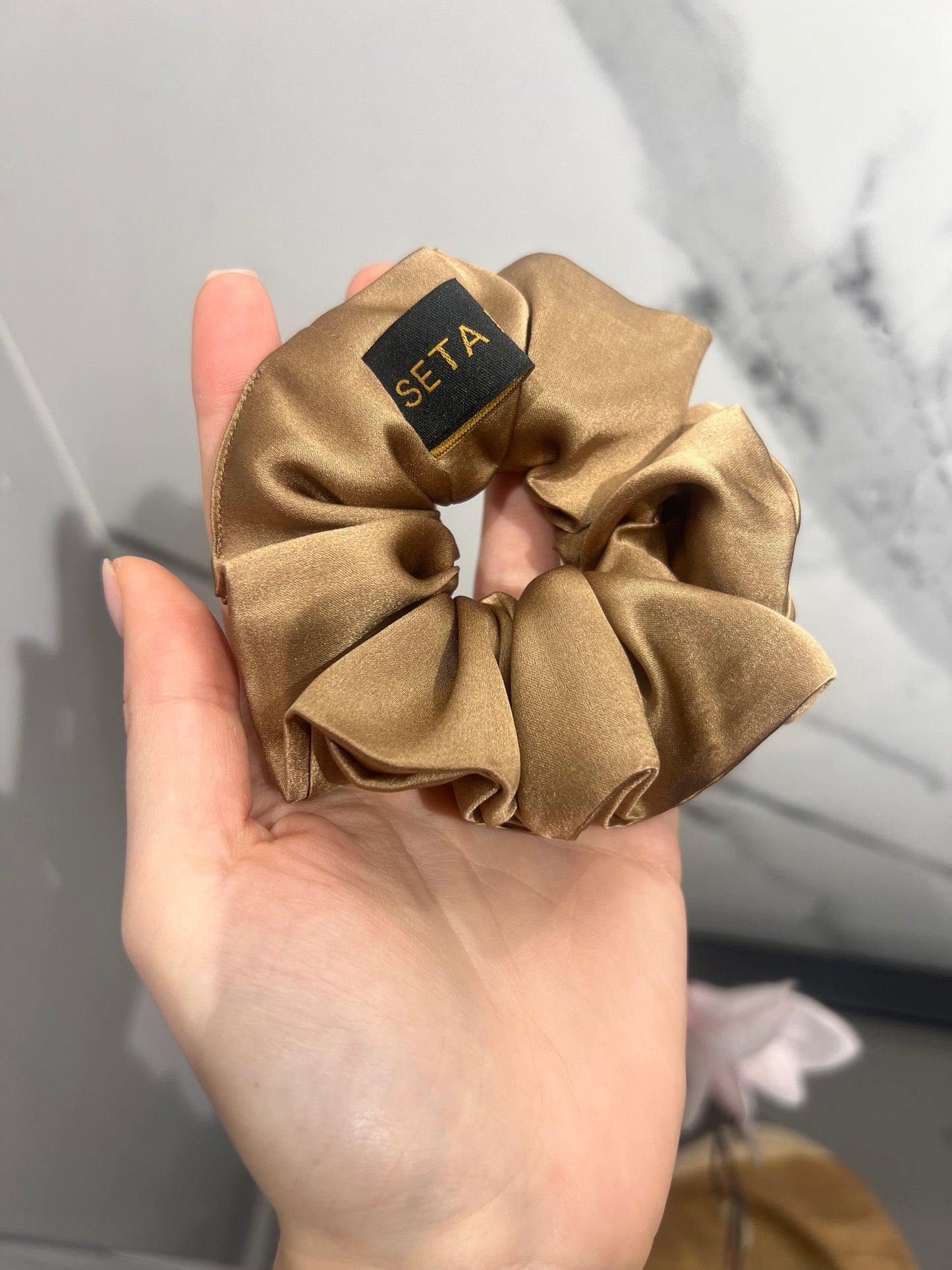 Scrunchie in seta color oro antico