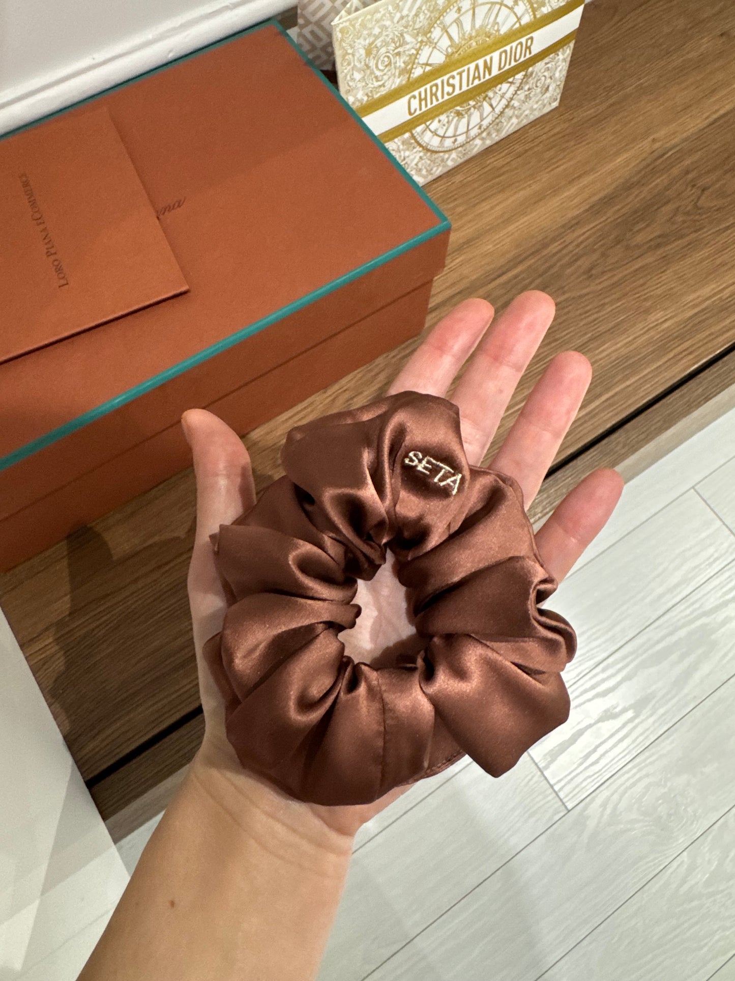 Poudre Silk Scrunchie