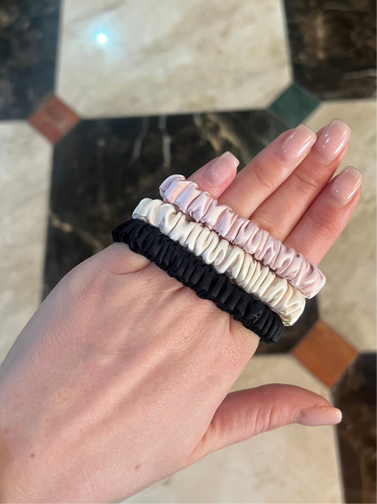 Confezione da 3 piccoli elastici per capelli in seta Skinny Rosa