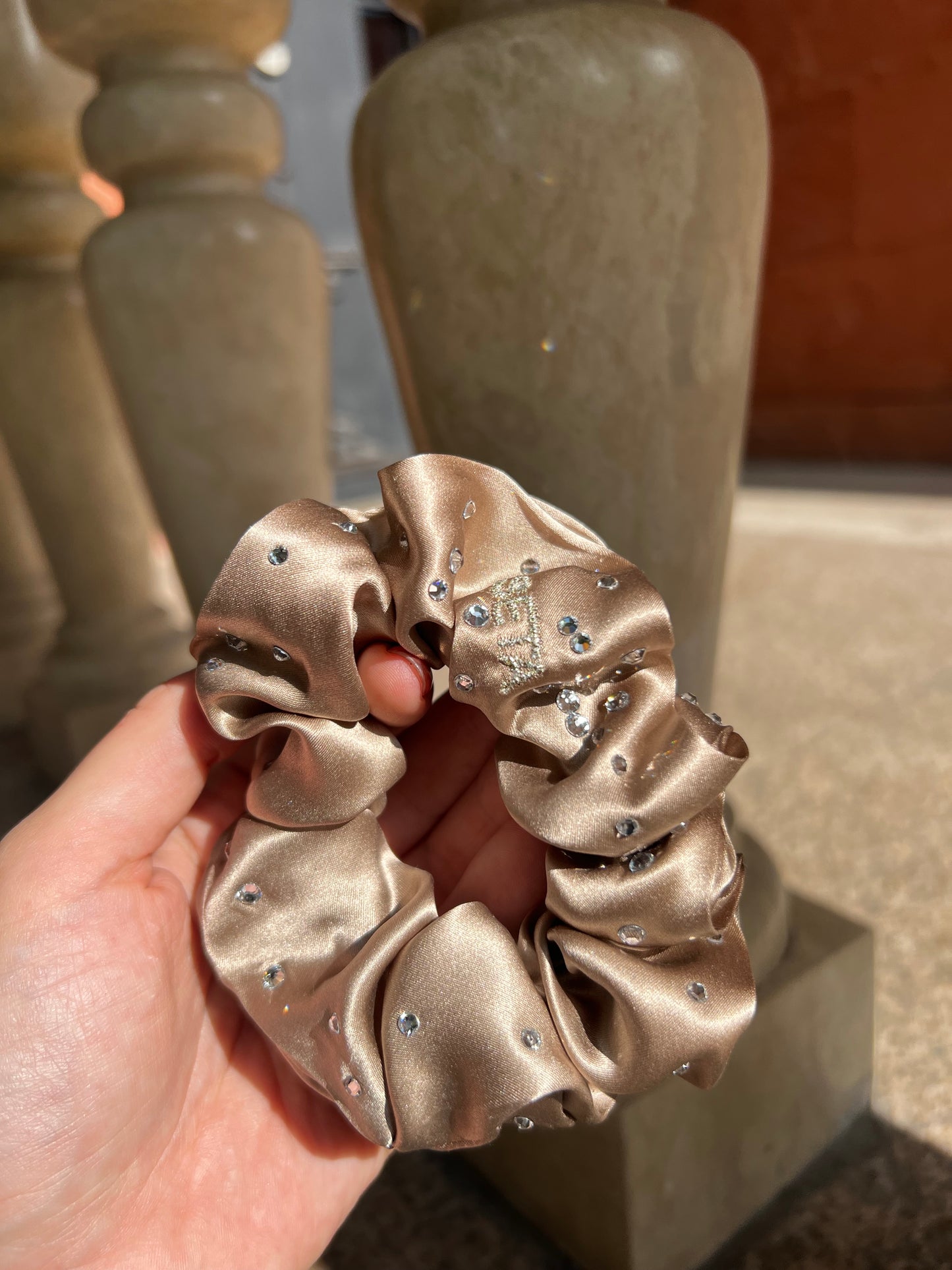 Scrunchie classico color carne con cristalli Swarovski
