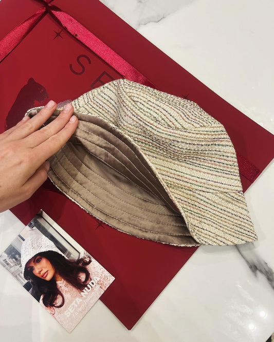 Cappello da pescatore in seta a strisce lucide