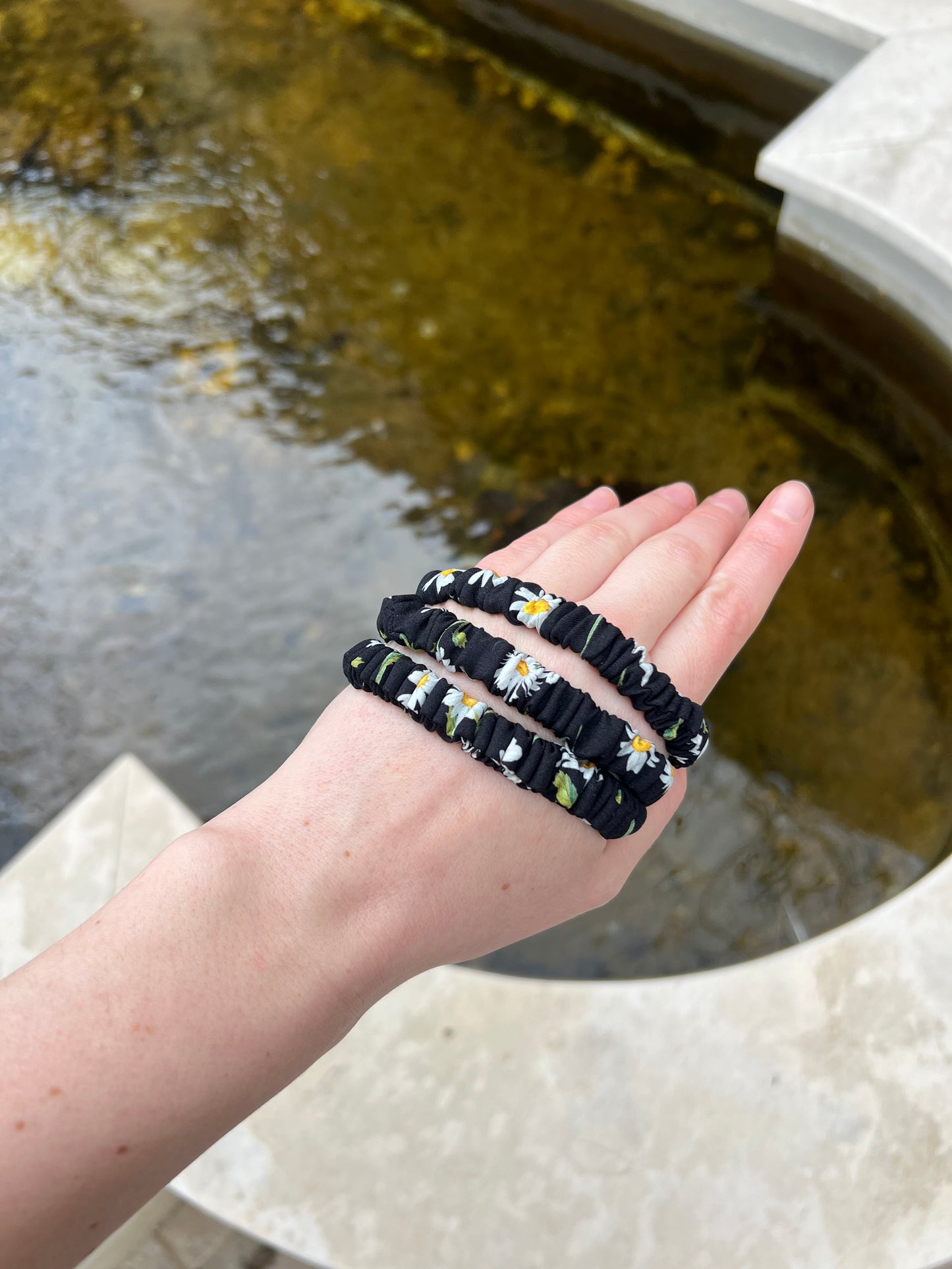 Daisy 3 Pack Small Silk Scrunchies