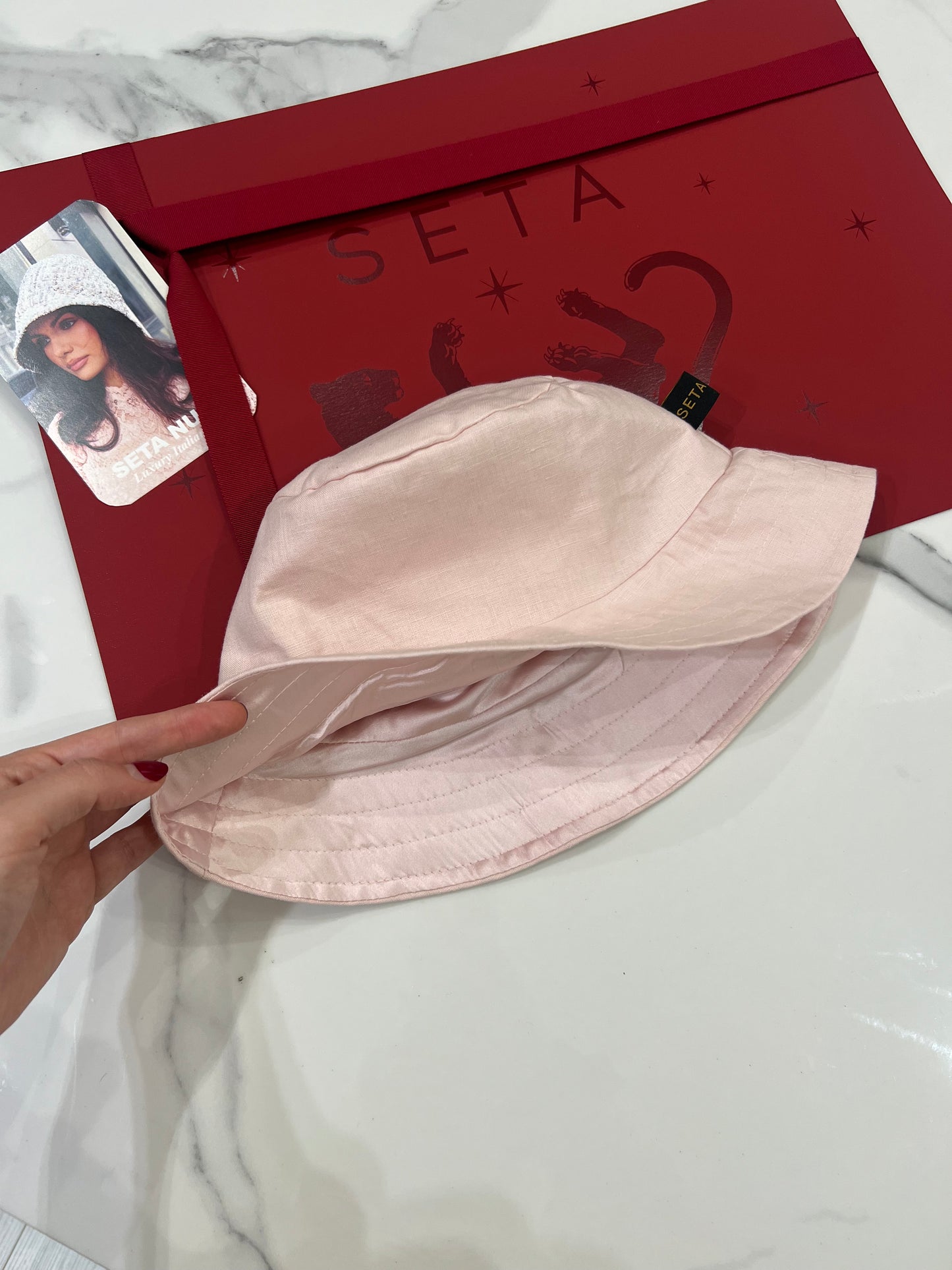 Cappello da pescatore in lino e seta rosa baby