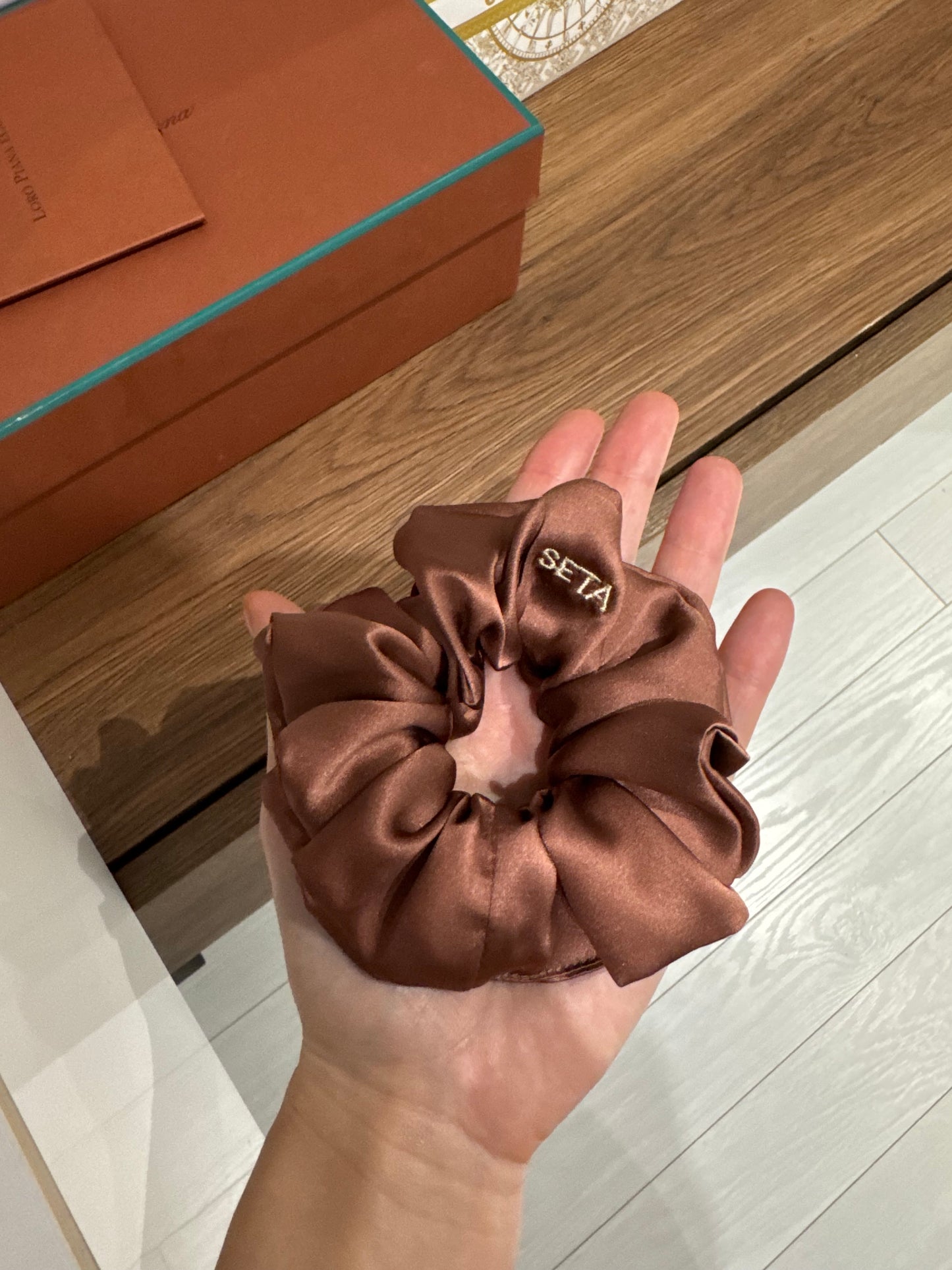 Poudre Silk Scrunchie