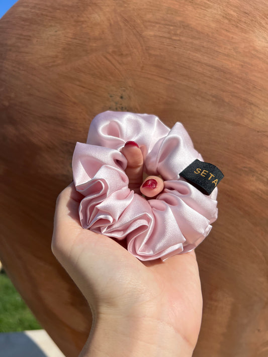 Scrunchie classico in seta rosa
