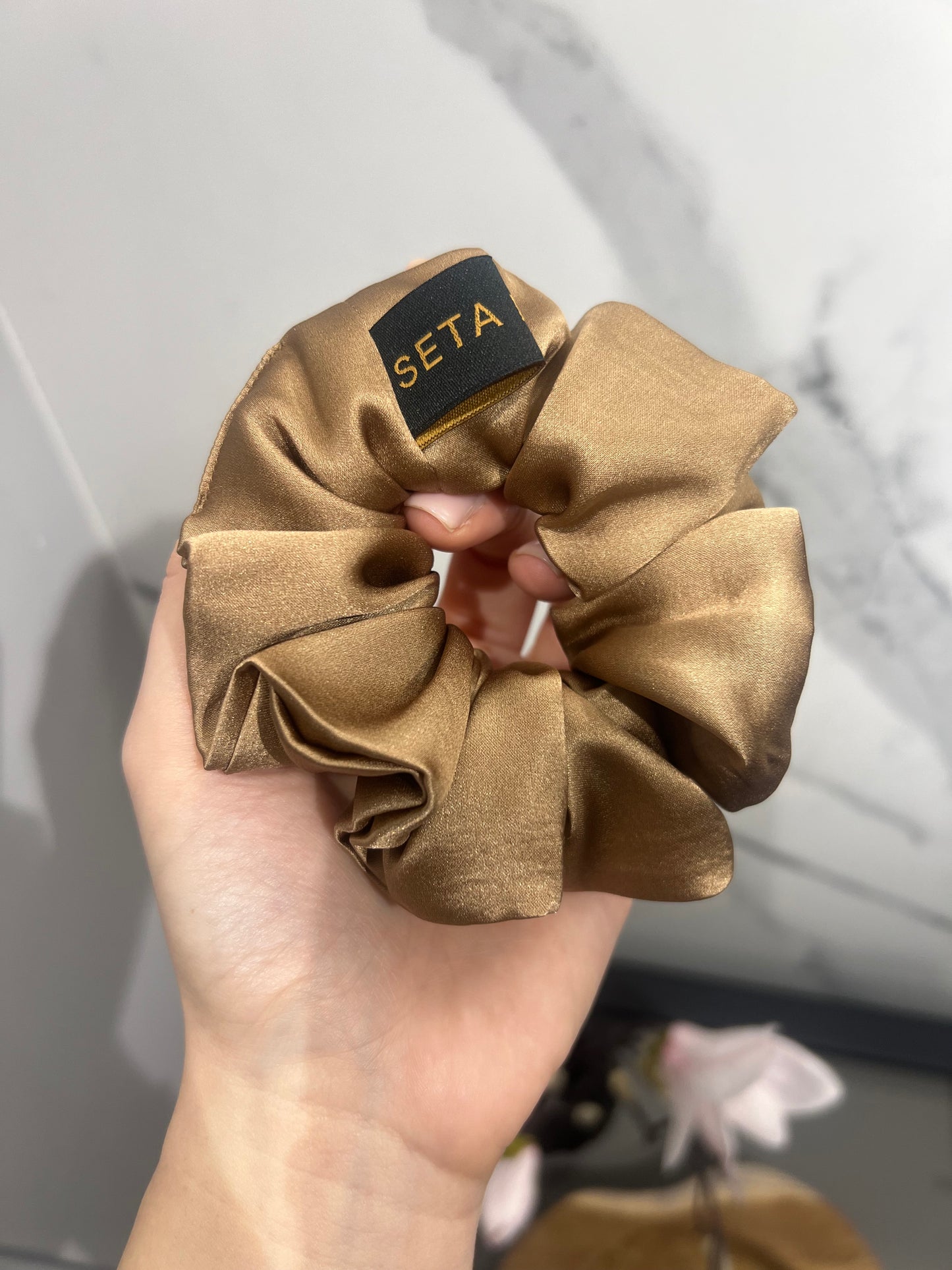 Scrunchie in seta color oro antico