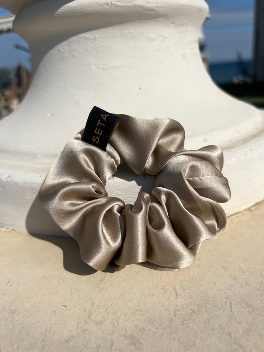 Scrunchie classico in seta color carne