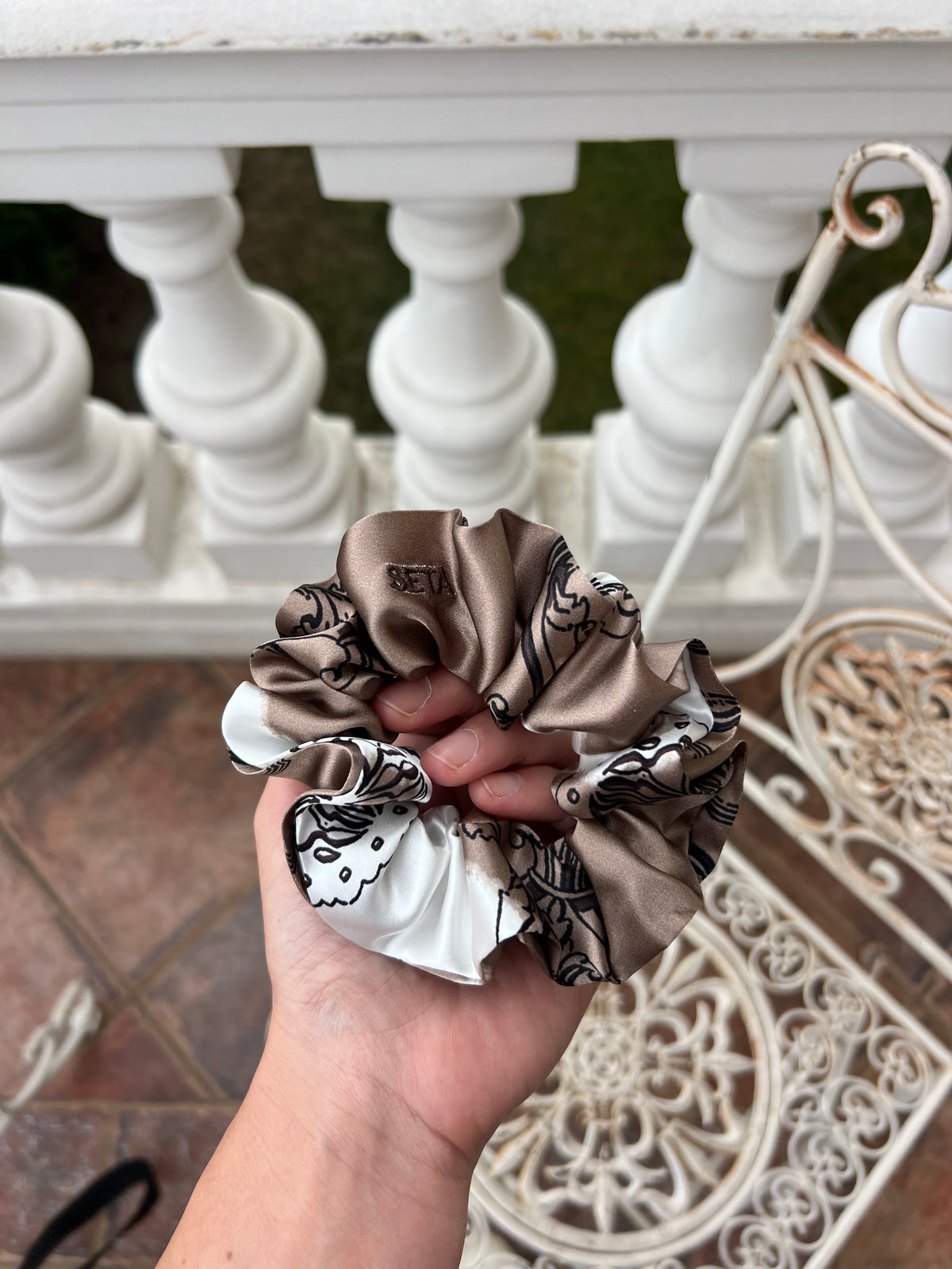 Crème Silk Scrunchie