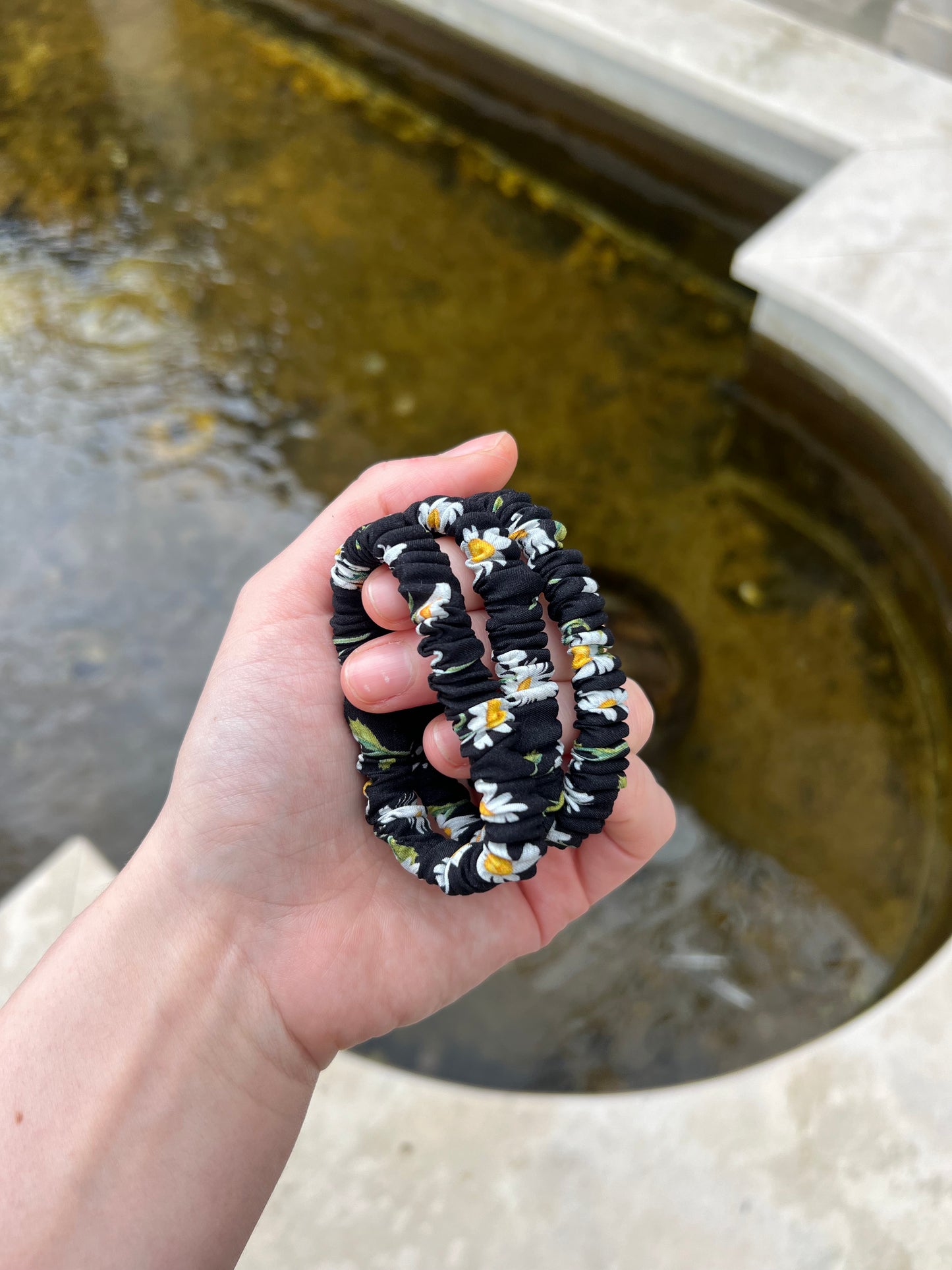 Daisy 3 Pack Small Silk Scrunchies