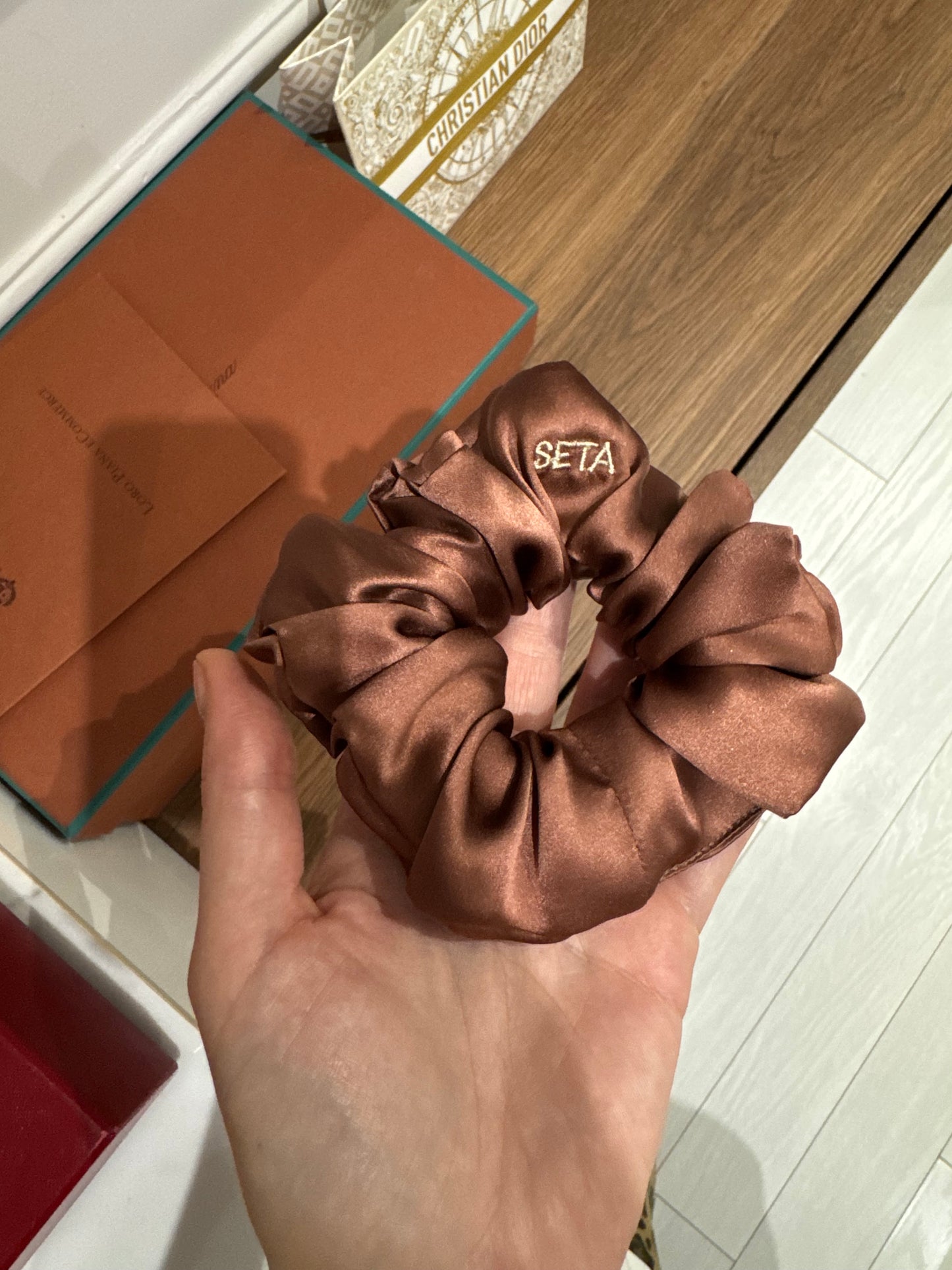 Poudre Silk Scrunchie