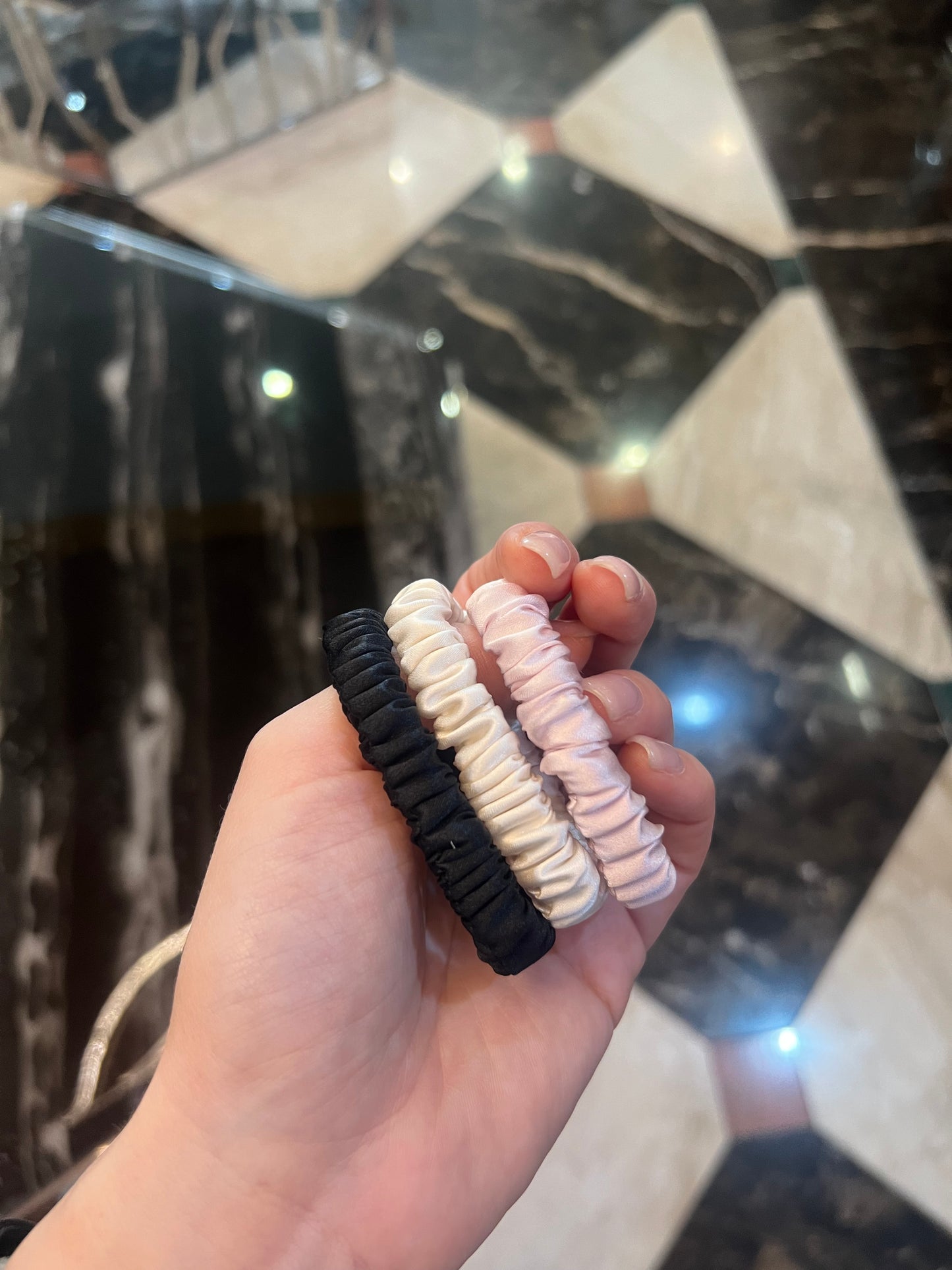Confezione da 3 piccoli elastici per capelli in seta Skinny Rosa