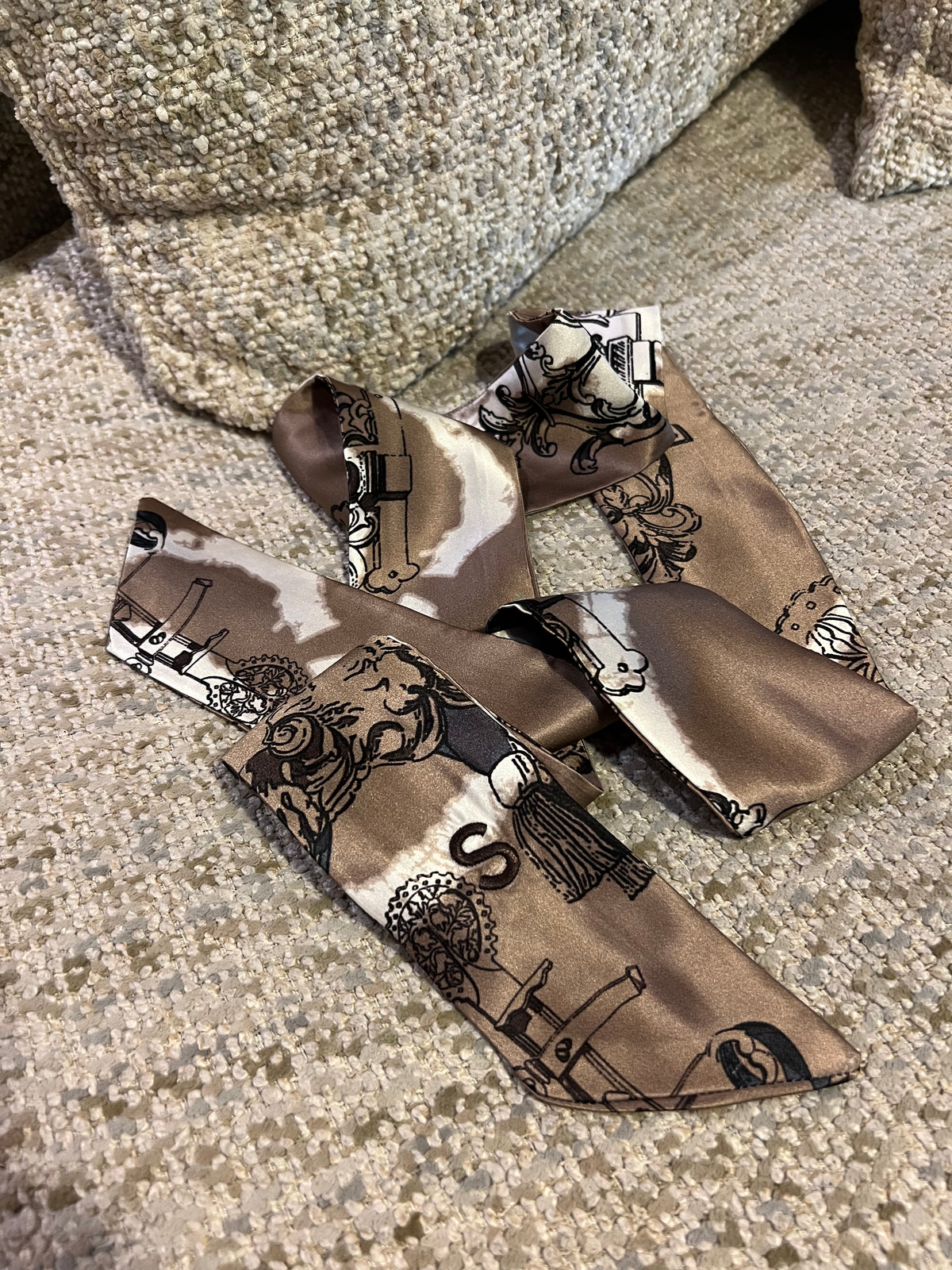Creme Silk Twilly