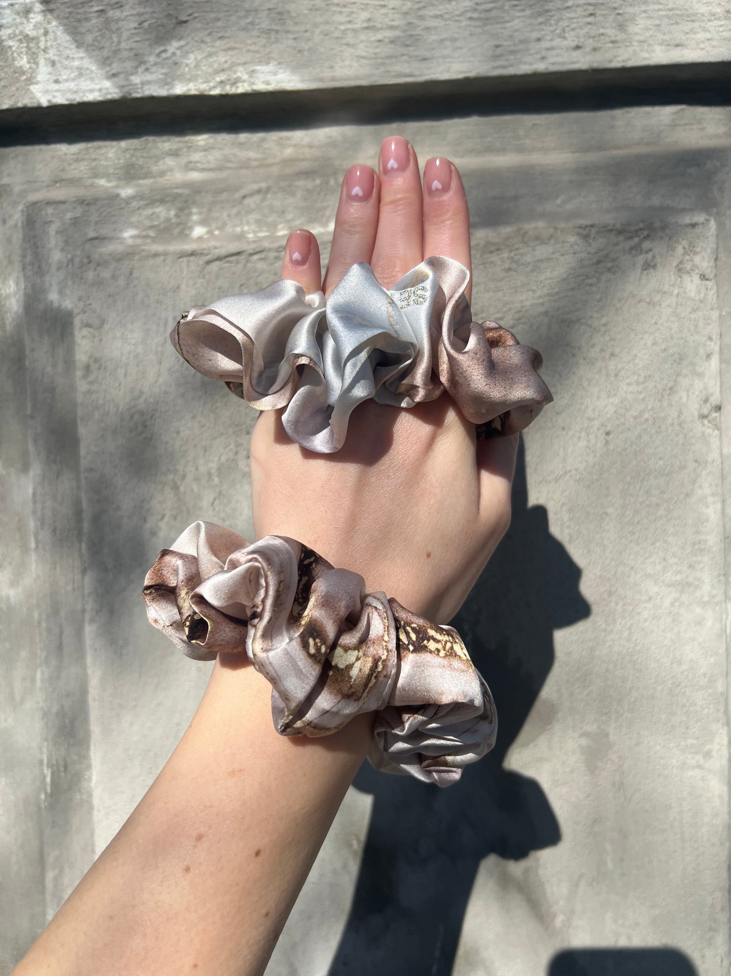 Marble Silk Scrunchie ‘Marmo Notte’