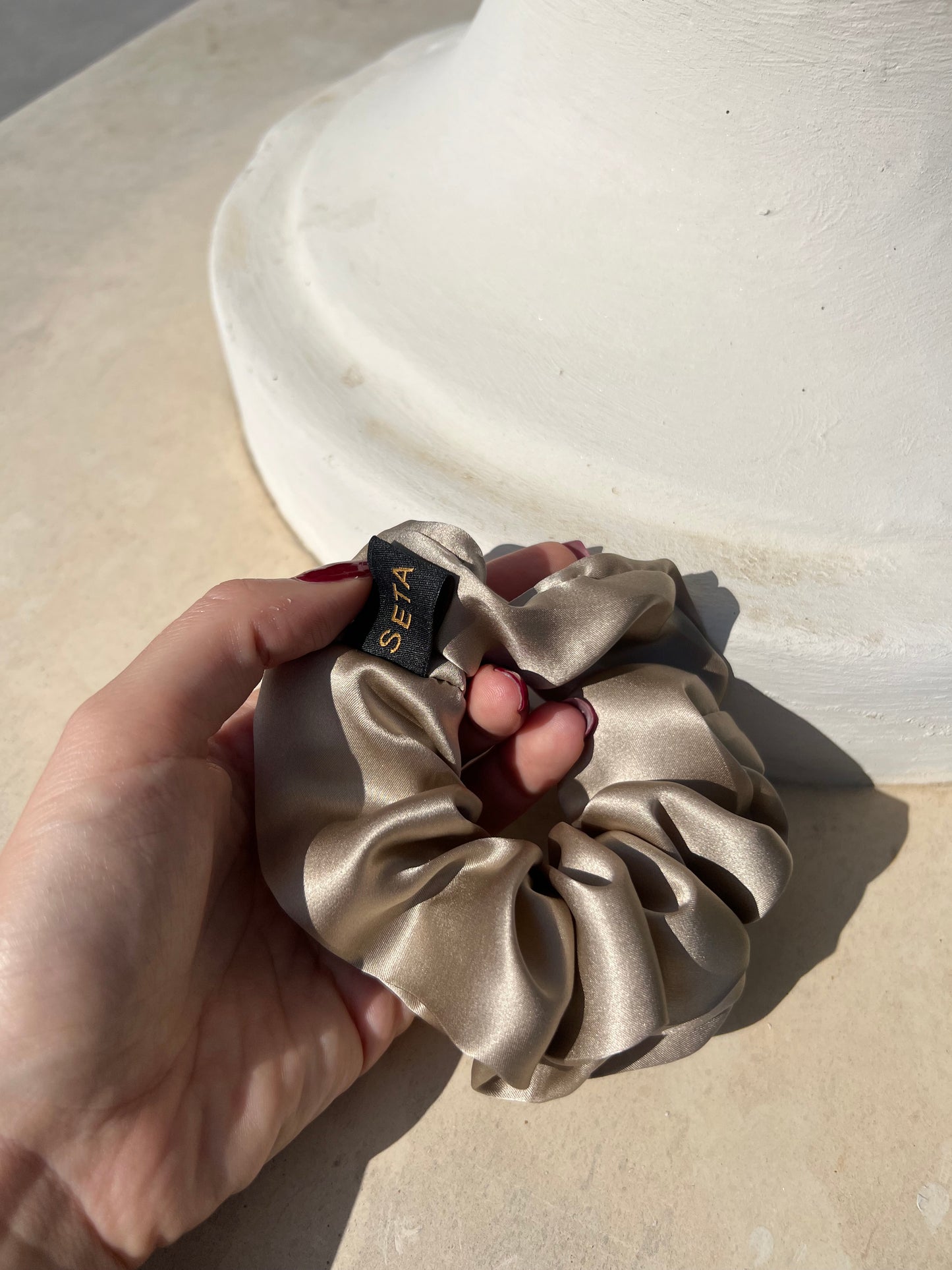 Scrunchie classico in seta color carne
