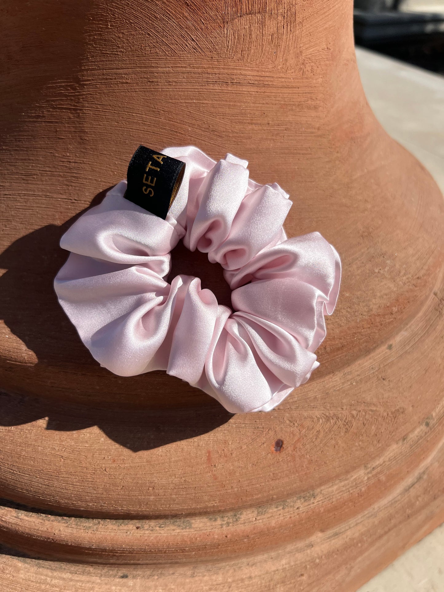 Scrunchie classico in seta rosa