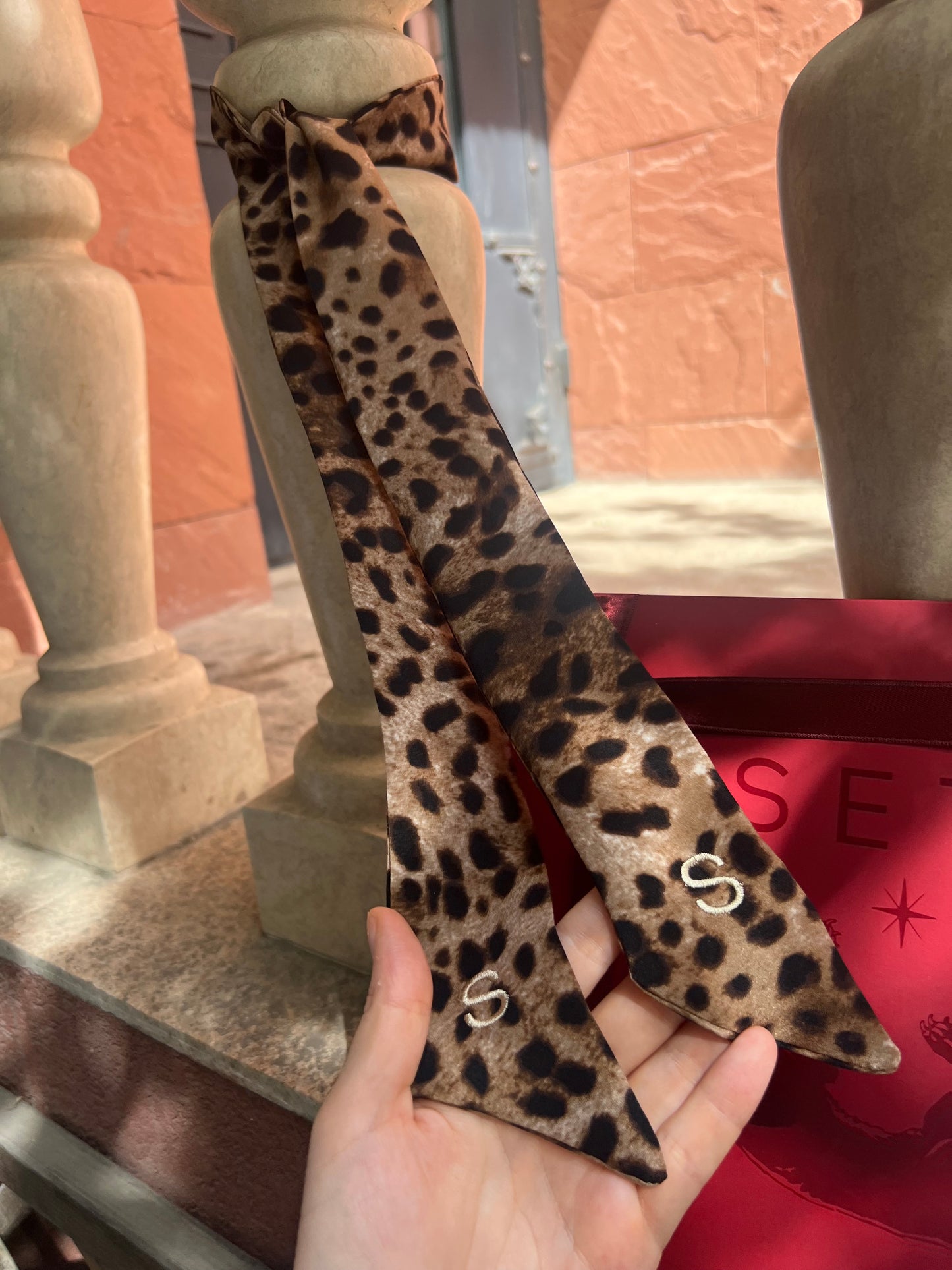 Twilly di seta con stampa leopardata scura